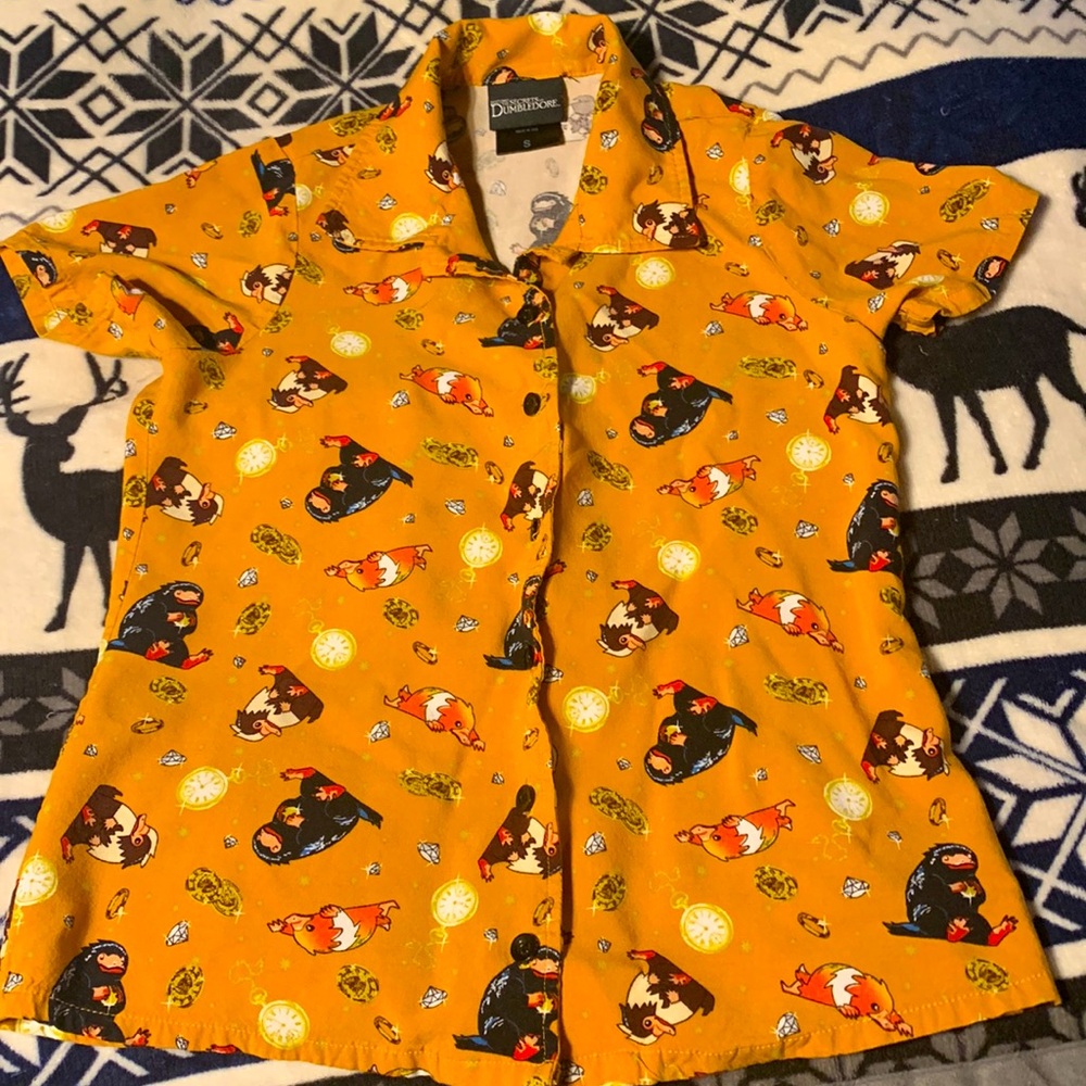 Secrets of Dumbledore Niffler Womens Button Down Short Sleeve Shirt Size Small